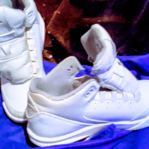 Sneakers - Picture 2 of 6